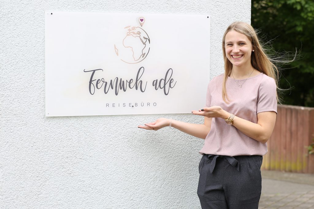 Die Inhaberin beim Reisebüro Fernweh ade